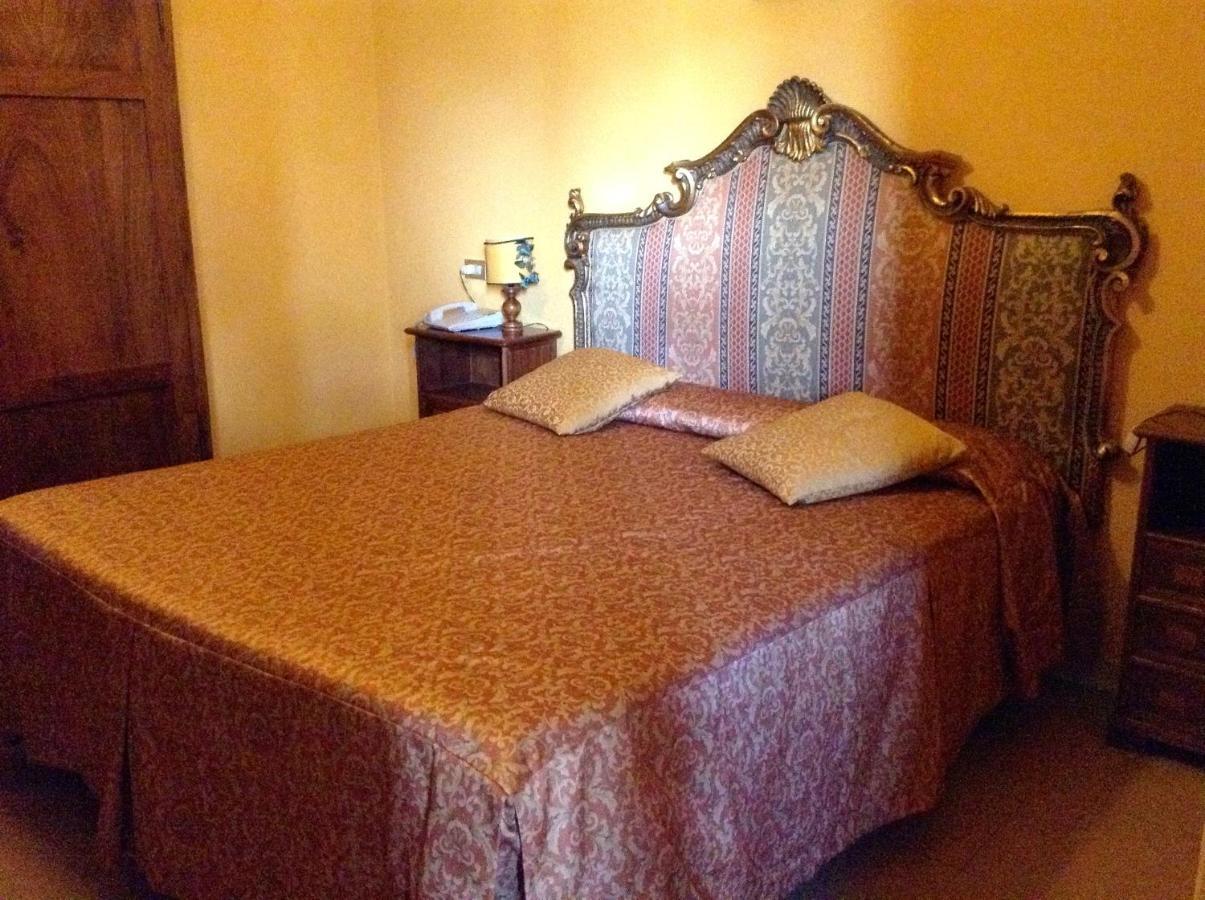 Albergo Ristorante Da Carlino كاستيلنيوفو دي غارفانيانا الغرفة الصورة