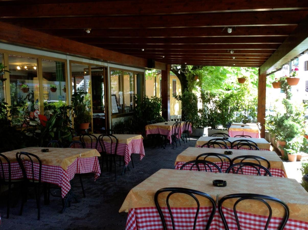 Albergo Ristorante Da Carlino كاستيلنيوفو دي غارفانيانا المظهر الخارجي الصورة