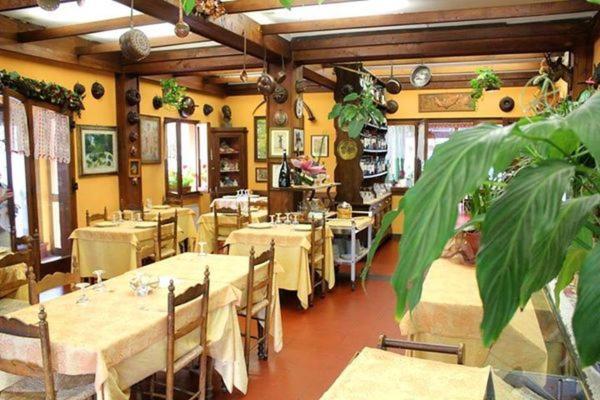 Albergo Ristorante Da Carlino كاستيلنيوفو دي غارفانيانا المظهر الخارجي الصورة